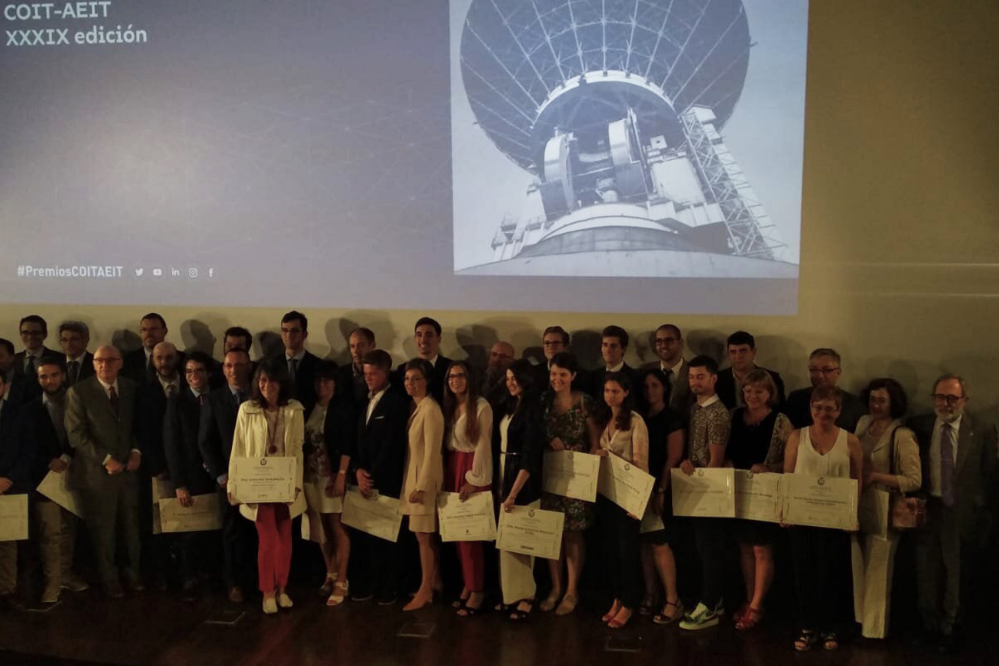 Un estudiant del Màster en Enginyeria de Telecomunicació de l’ETSE-UV recull un premi pel seu projecte fi de màster